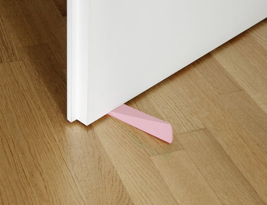 Find helpers for your household: Door Stoppers, dustpans, ironing boards & much more!